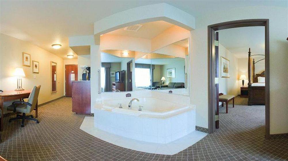 Holiday Inn Express & Suites Wausau By Ihg Weston Екстер'єр фото
